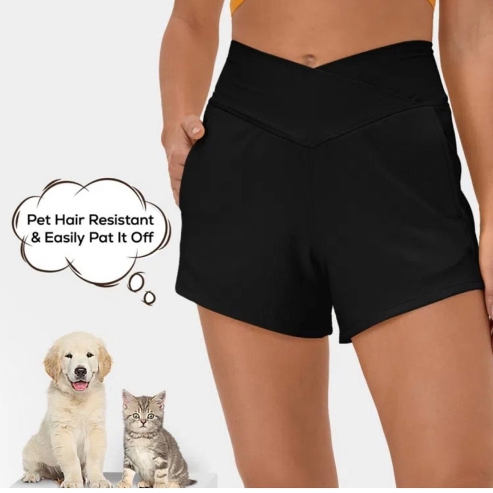 Halara Patitoff Flow Pet Hair Resistant Crossover Side Pocket Shorts 4"